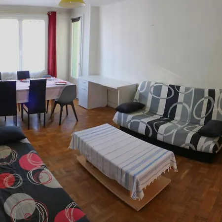 Grand 3 Pieces Lumineux A 5 Mn A Pieds De La Vieille Apartment