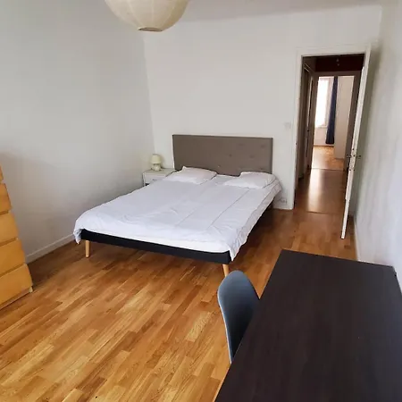 Grand 3 Pieces Lumineux A 5 Mn A Pieds De La Vieille Apartment